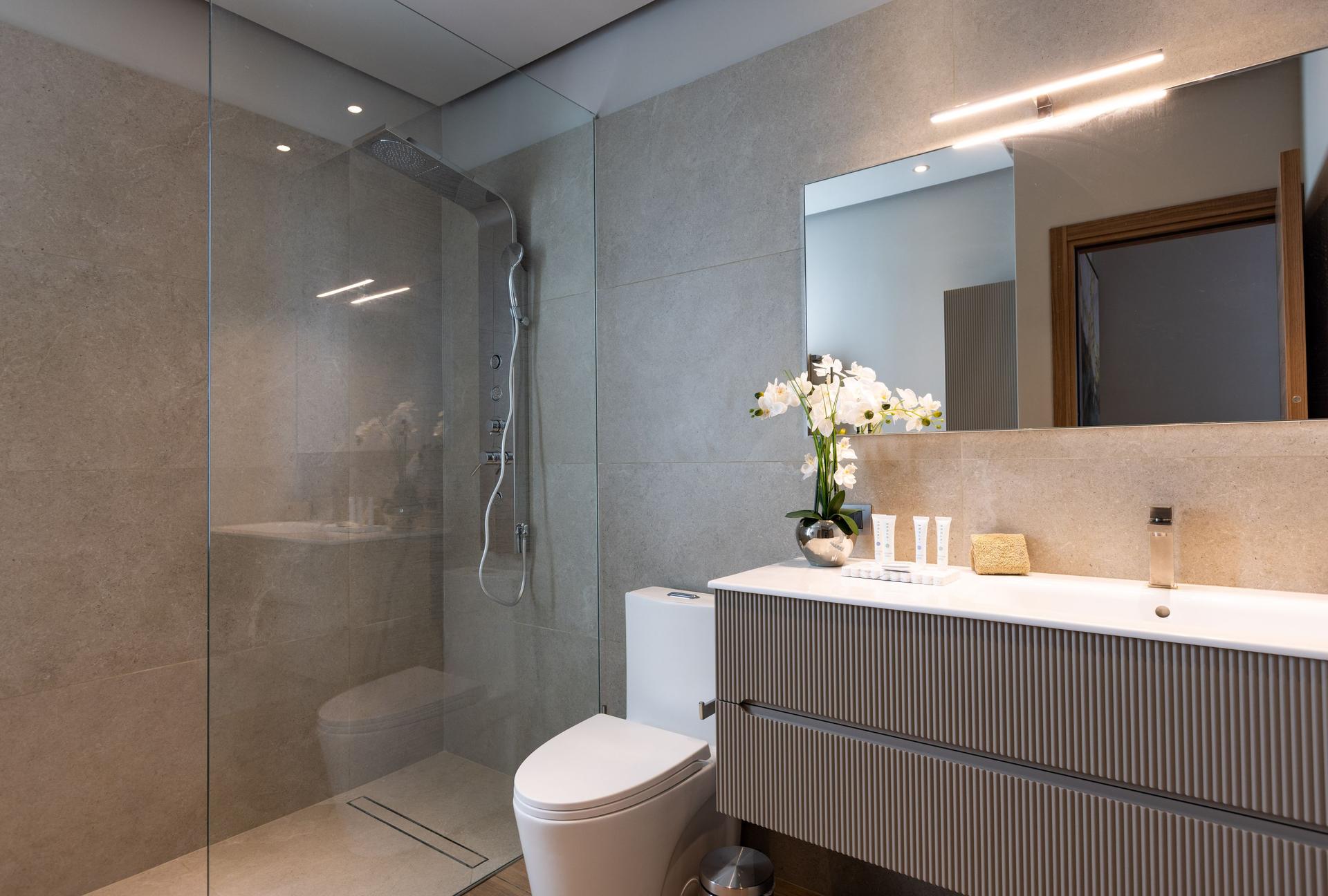 Contemporary Ocean‑View Apartment with Marble‑Veined Waterfall Island & Panoramic Glass Terrace